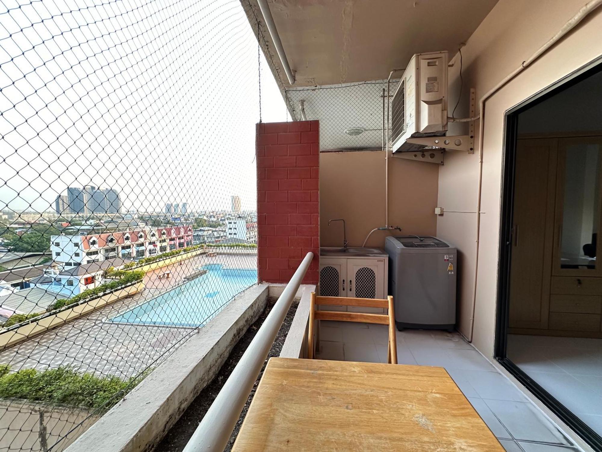 Country Complex Bangna Aparthotel Bangkok Exterior photo