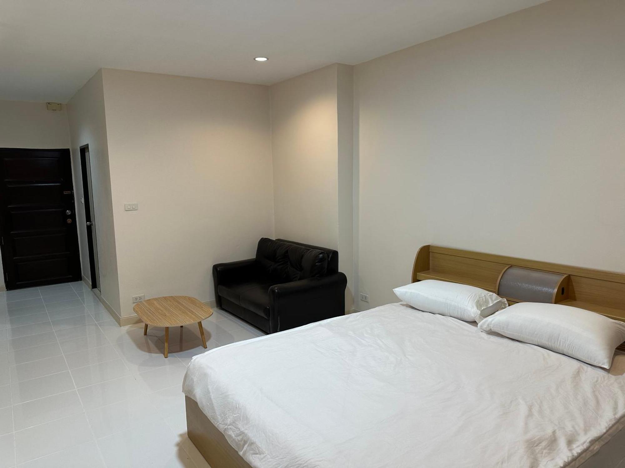 Country Complex Bangna Aparthotel Bangkok Exterior photo